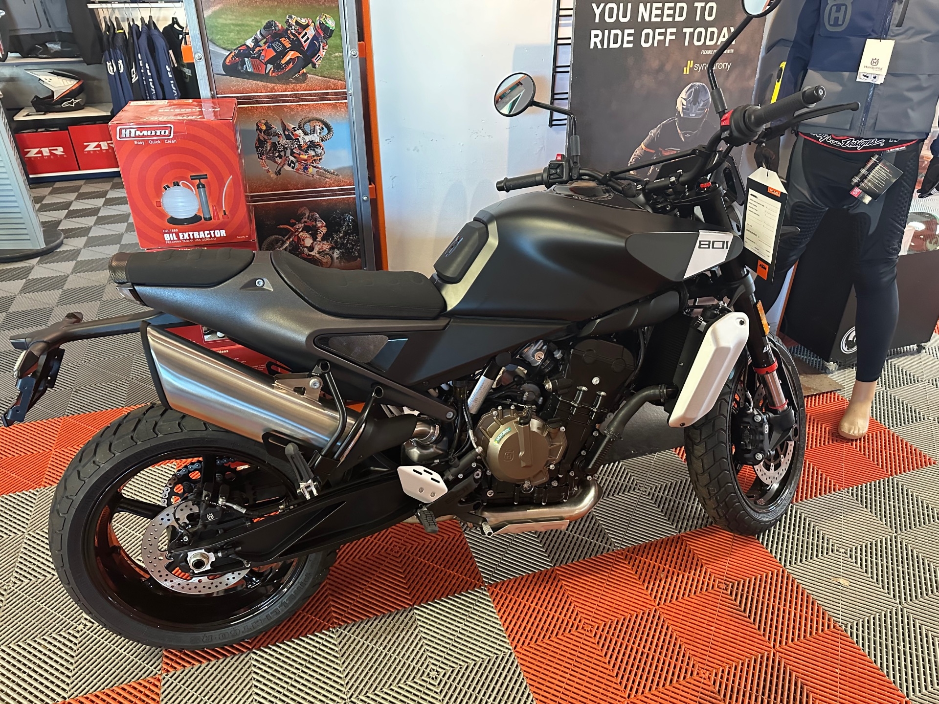 New 2025 Husqvarna Svartpilen 801 Black Motorcycles In Easton MD 779229